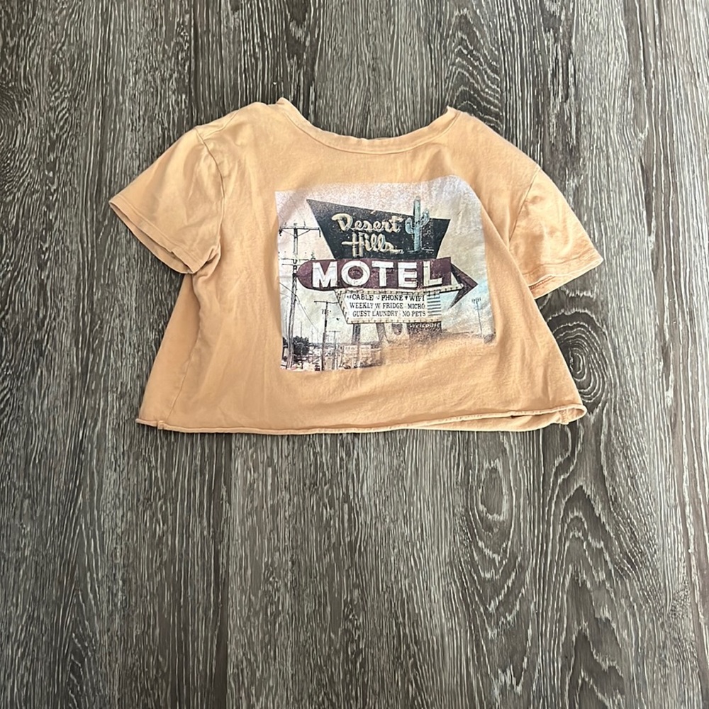 Originality orange cropped graphic shirt